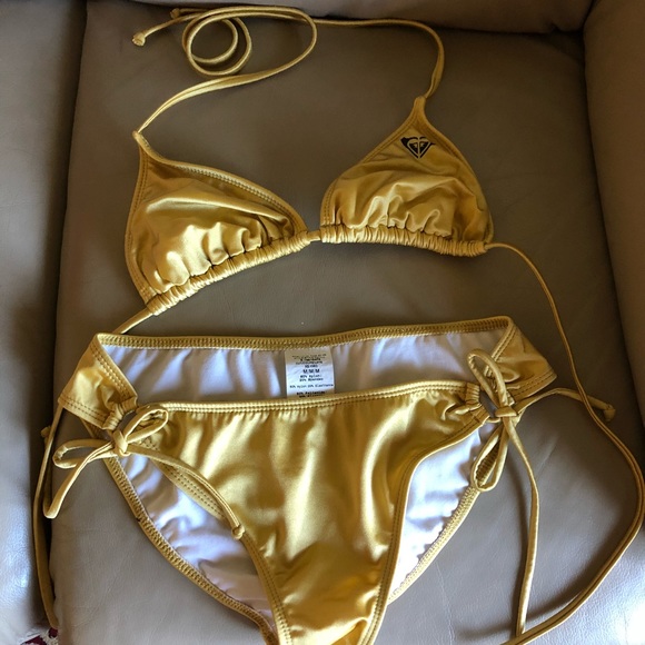 Gold Roxy bikini set - Picture 2 of 4
